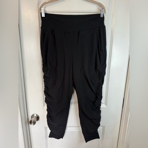 Athleta Pants - Athleta Women’s Black Attitude Lined Pants - Size 6
